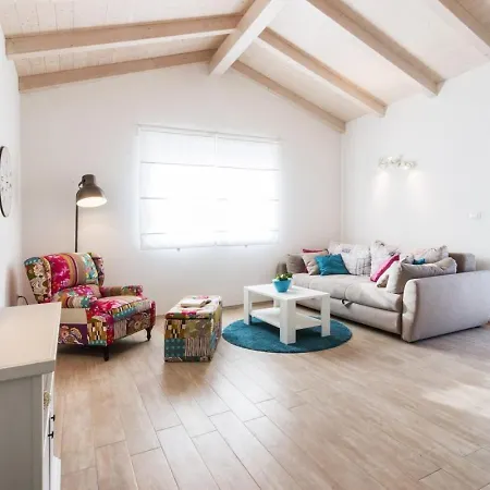 ヴィラ Holiday Home Pula プーラ