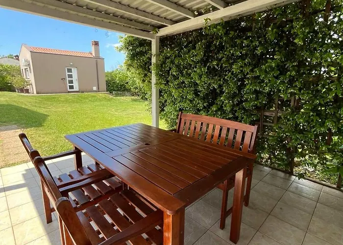 Holiday Home Pula 普拉