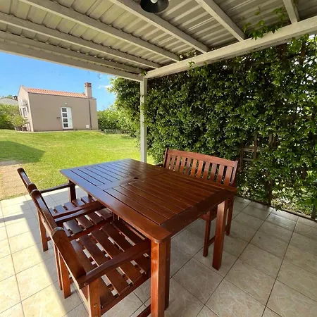 Holiday Home Pula 普拉