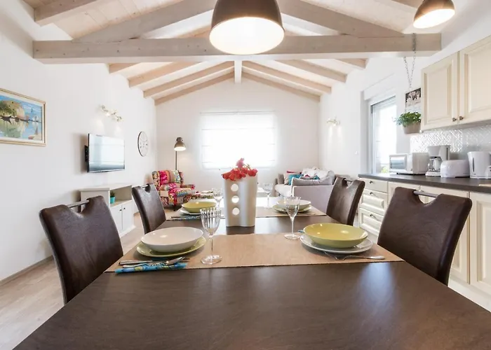 Holiday Home Pula Villa *